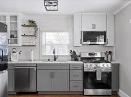 Whole House in Bay View + Fenced-in Yard + Parking