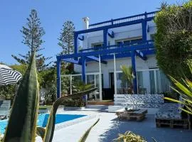 Villa with pool and beach access