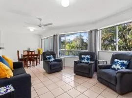 Spacious Esplanade Apartment with Rooftop Access