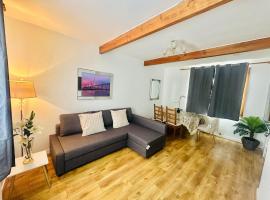 Rosyth 3 Bedroom home-Near Edinburgh & M90 With Free Parking, hotel v destinaci Rosyth
