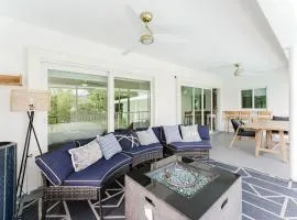 Aureum Stay Beachside Two Bedroom with Pool near Boca Beach
