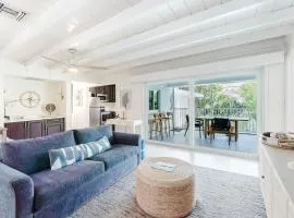 Steps to Sand - Renovated 2BR Suite with Balcony & Pool