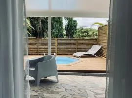 Bas de villa F2 clôturé avec jardin au Lamentin