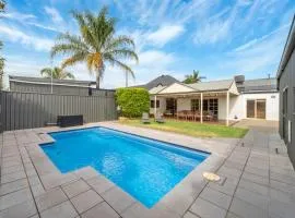 Coopers Cottage - Spacious Pool Escape with Studio