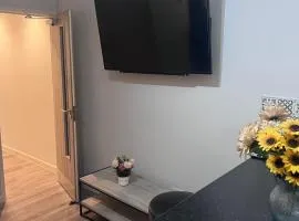 Deluxe en-suite bedrooms in CV2