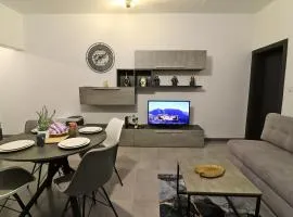 Seaside Hideaway 2BR Apartment Walk to Sea