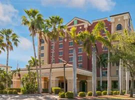 Embassy Suites Fort Myers - Estero、エステロにあるサウスウエスト・フロリダ国際空港 - RSWの周辺ホテル