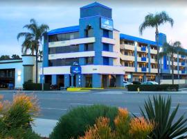 Capri Suites Anaheim, hotel v destinaci Anaheim