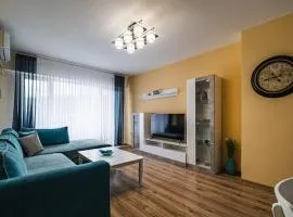 Luxury apartment with sea view,FREE parking!