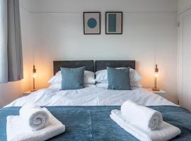 Briants, Spacious Home-from-Home, Free Parking & Secure Garden, pet-friendly hotel in Reading