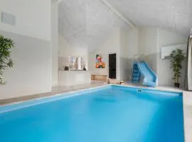 Beautiful Home In Tisvildeleje