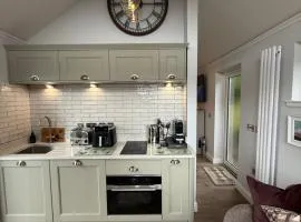 Tumpseys Hideaway with Hot Tub, Glencoe Ballachulish Highlands Near Fort William