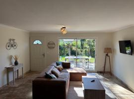 Maison en Pierre &agrave; Gordes avec Jacuzzi Chauff&eacute; - Tr&egrave;s belle vue sur le Village - &Agrave; 5mn du centre, מלון ספא בגורד