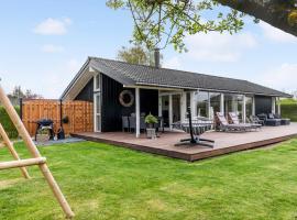 Holiday Home Stubbeg&aring;rdsparken, готель з парковкою у місті Knubbel&oslash;kke