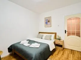 Studio Near Airport Walk to Nature