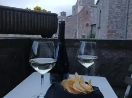Sospesi nel borgo