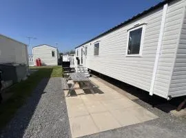 3 Bedroom Modern Caravan Sleeps up to 8