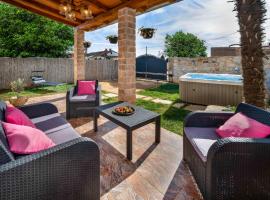 Holiday Home Villa Aurora by Interhome, hotel a prop de Aeroport de Pula, 