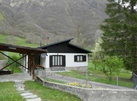 Holiday Home Chalet Al Portic by Interhome, hotel v destinaci Scona