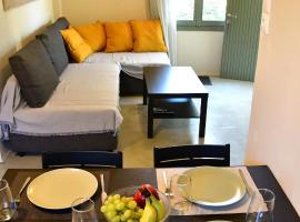 Olive tree house, hotel in Egina