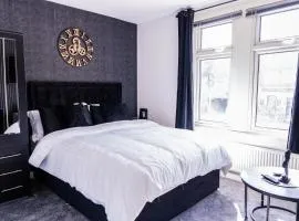 Sleek & Elegant - 2 Bed Apartment In Dartford Town - Parking