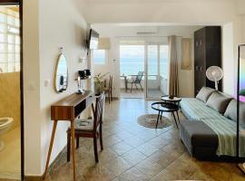 Chelona - Coastal Apartment: Corfu şehrinde bir otel