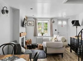 Apothecary Cottage - Pet Friendly Wedmore Couples Cottage - Free WiFi - Free Parking