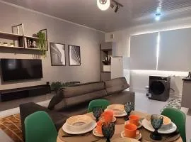 AP103 - Apartamento com A/C no centro