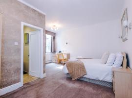 The White Swan Hotel by Richmond & Haven Room 100, hotel v destinaci Halifax