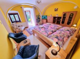 Historical house in the center Levoča with parking, hotel in Levoča