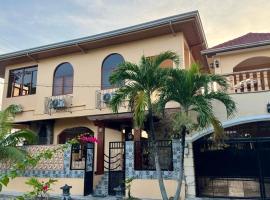 Koi Empire Bed and Breakfast, Hotel in Santa Rosa