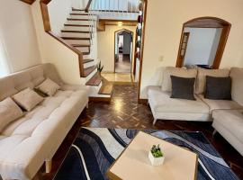 Jacuzzi Portobello Retreat, Trendy Artist House, hotel u gradu Bogota