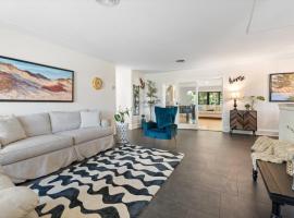 Ben's Bungalow - 8min to Siesta Key - Gigabit Wifi, bungalow en Sarasota