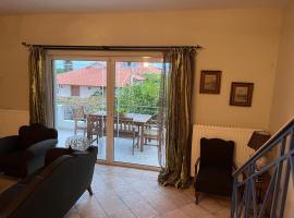 Villa V, chalet in Artemida