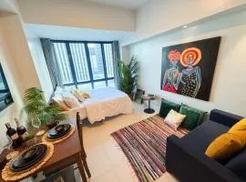ESTUDIO LA VIDA at 38 Park Avenue - 5 minutes walk to Ayala Central Bloc, with Infinity Pool, Fast Wi-Fi, Gym, & City Views inside Cebu IT Park