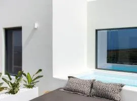 Rockaine Suites Eclipse