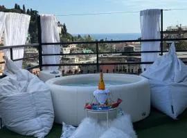 Appartamento Rapallo - Le 5 Terre - Portofino - Sky Garden Maria Jose - Attico vista mare - Terraces - 2 bagni- 2 Camera da Letto - Box, Wi-fi, Idromassaggio Free inteiro Attico per Voi, con Ascensore