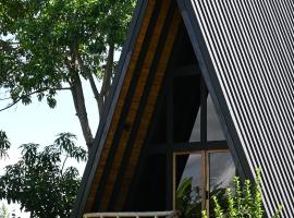 Msitu Hut, cottage in Tuvaila