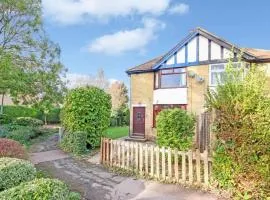 3-bed house with parking in CB1