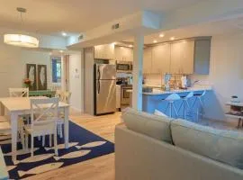 2 Bdrm/2 Bath, Sleeps 6, Pool, Balcony, Wi-Fi, TVs