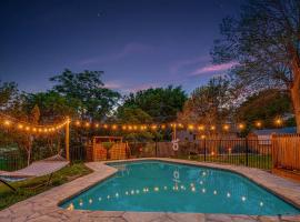 Family fun 4bed 2bath with pool, alojamiento con cocina en San Antonio