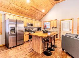 Whispering Pines Cabin, hotel in Whittier