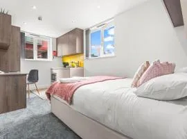 Contemporary Comfort Steps from Ricoh Arena
