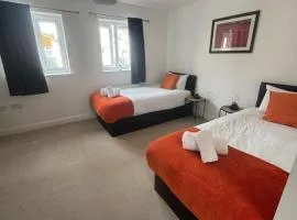 Marylebone Modern Family Home 4 Bedrooms Sleeps 8 Garden WiFi Free Parking