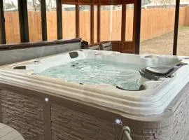 5br Ensuite Baths Hot Tub Near Lake Hefner #co