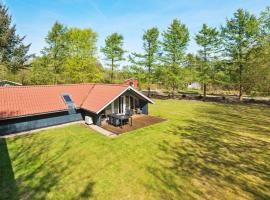 Gorgeous Home In Oksbøl With Sauna, hotel v destinaci Oksbøl