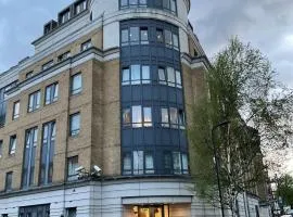 1 Bedroom Apartment with security 24 hours and concierge