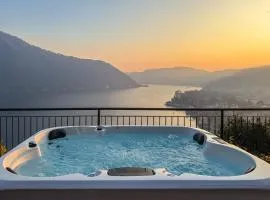 Villa amazing lake view with jacuzzi, private garden and gym