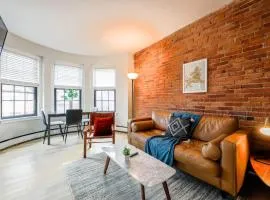 Bright and Cozy Studio Apartment