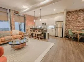 Chic Modern 2 bed Apartment with Exposed Brick